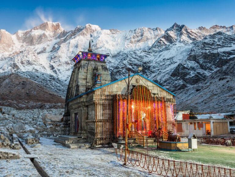 Совршено сочуван: Храмот кој со векови бил заробен под снегот, денес многумина го посетуваат