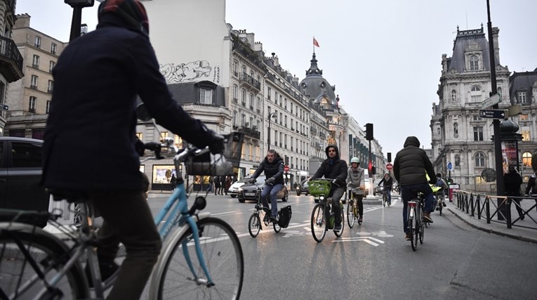 Градоначалничката на Париз го објави уличниот код