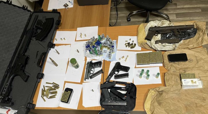(ВИДЕО) Пронајдена голема количина оружје и муниција, приведено едно лице во Шипковица