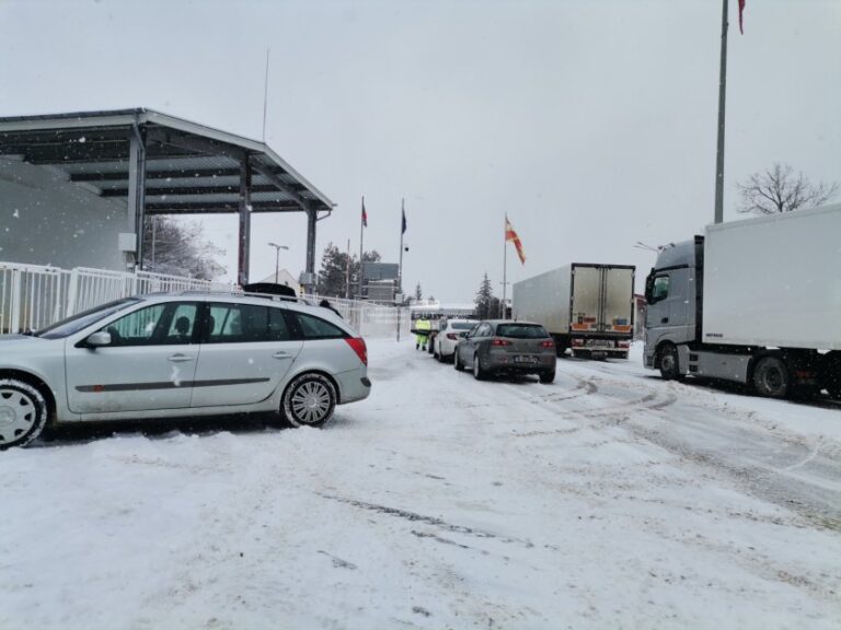 Нова навреда од Бугарија, испраќаат три генератори на границите за системот веќе да не паѓал