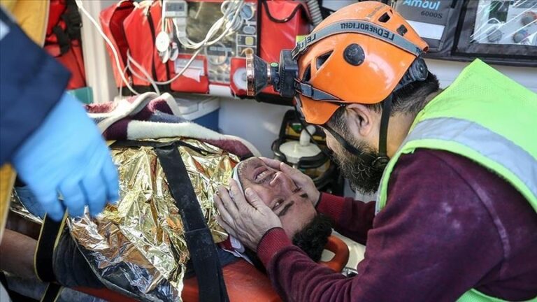 Градежен инженер спасен од под урнатините 101 час по земјотресот