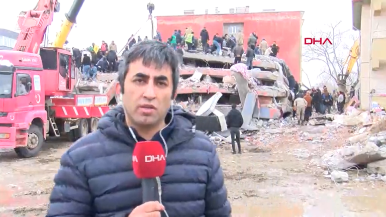 ВИДЕО: Новинар известуваше во живо кога се случи вториот силен земјотрес