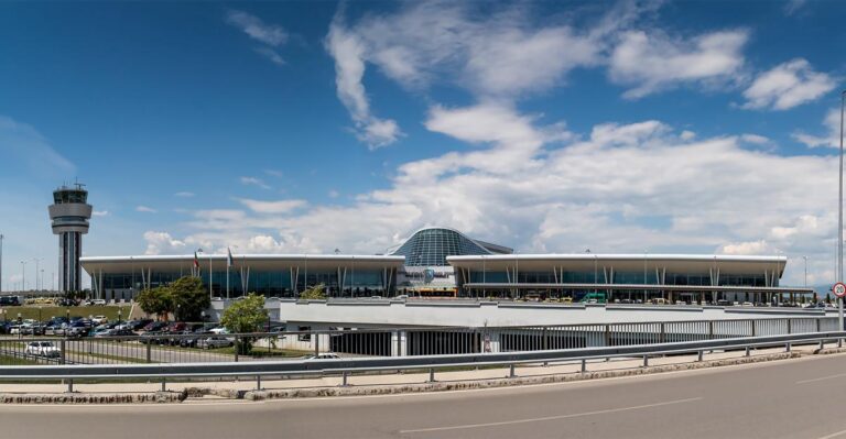 Евакуиран аеродром во Софија по дојава за поставена бомба