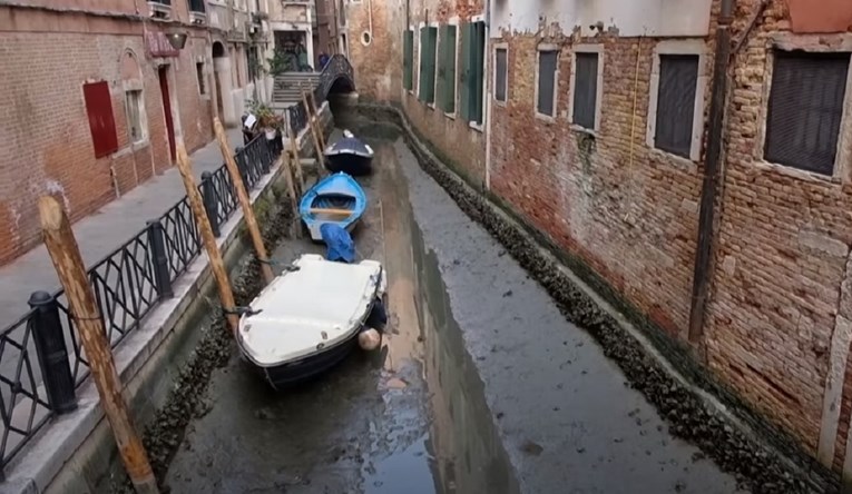 (ВИДЕО) Погледнете како изгледа Венеција во зима, море нема