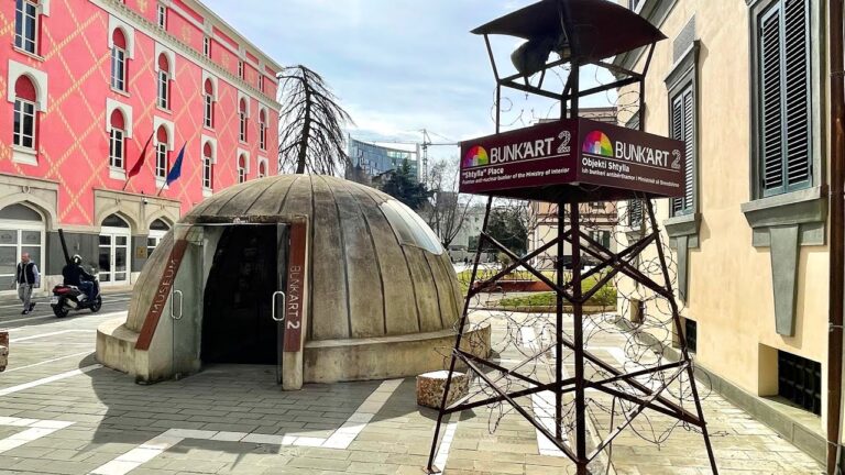 „Бункарт“ – музеј на злосторствата на Енвер Хоџа во центарот на Тирана