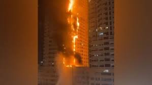 (ВИДЕО) Голем пожар во облакодер во Емирати