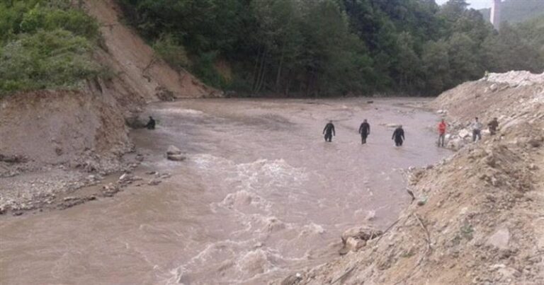 Пронајдени се три безживотни тела и автомобилот којшто е извлечен од Лепенец – За тројцата членови на косовското семејство немало спас
