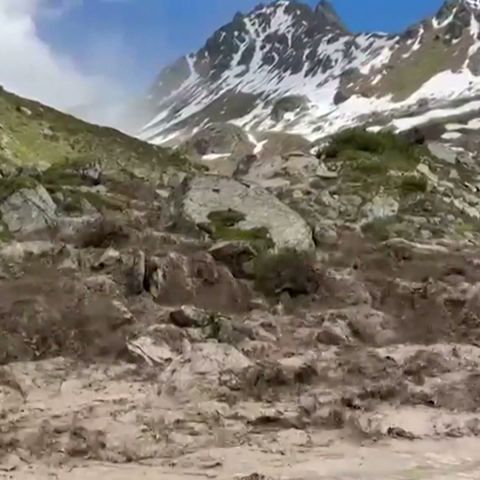 (ВИДЕО) Во австриската провинција Тирол се урна голем дел од планински врв, предизвика огромен одрон