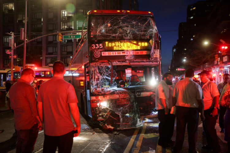 Судар на два автобуси во Њујорк: 18 лица завршија во болница