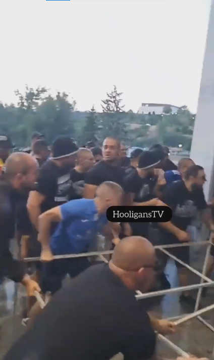 (ВИДЕО) Нова снимка покажува како бугарските навивачи дивеат на Градски, маваат со сѐ што им дојде при рака