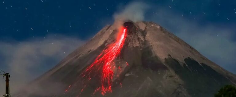 Спектакуларна ерупција на вулканот Мерапи