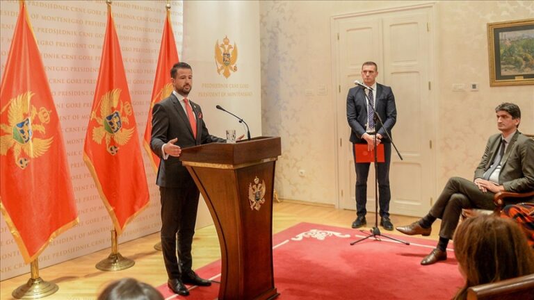 Црна Гора: Претседателот Милатовиќ го предложи Спајиќ за мандатар за состав на Владата