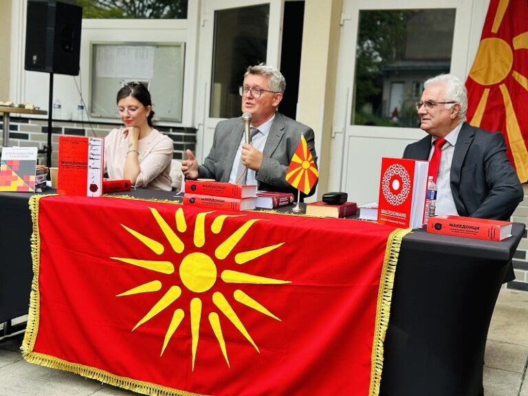 “Македонци – Милениумски сведоштва за идентитетското име” пристигна во Париз