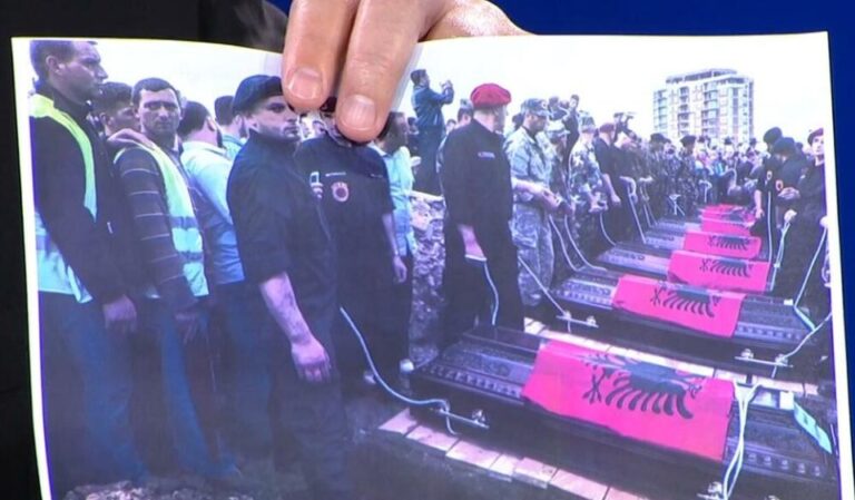 Вучиќ го покажа „лицемерието на албанските власти“ објавувајќи  фотографии од погребите на албанските терористи од Диво Насеље