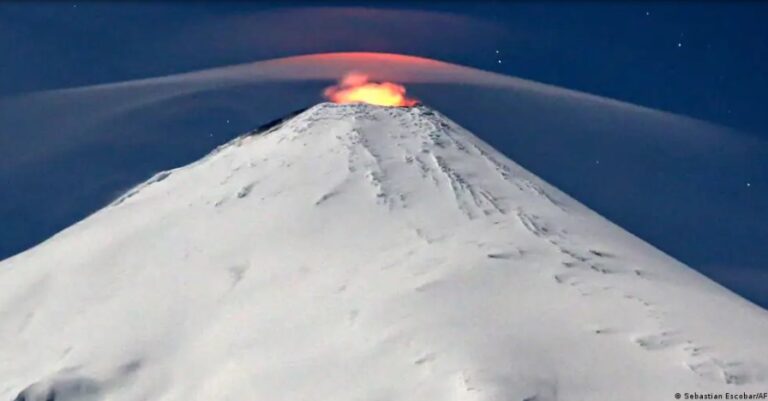 Подигнато нивото за тревога на вулканот Виљарика
