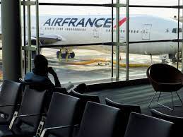 Шест француски аеродроми евакуирани по „закани за напад“