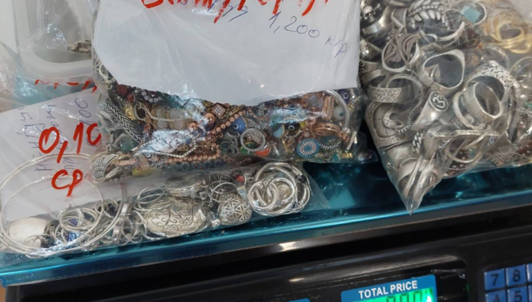 Запленети 5 килограми сребрен накит и бижутерија на Меѓународен Аеродром Скопје