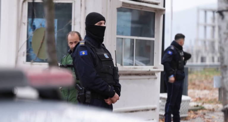 Две експлозии во Северна Митровица, активирана рачна бомба