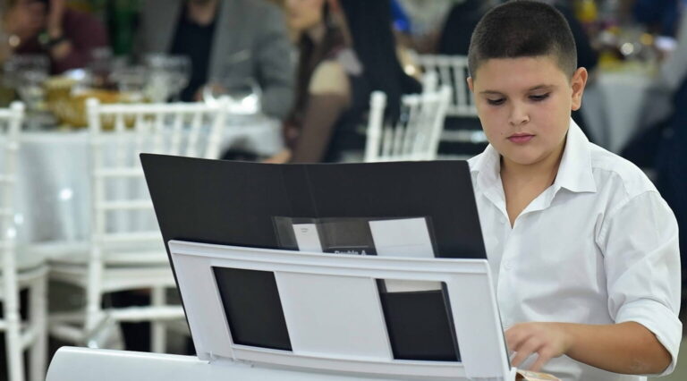 Малиот виртуоз од Кичево, Лука Лазарески на свои 11 години го закажа својот прв солистички концерт