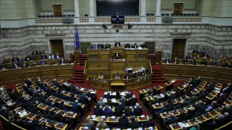 Грција: Пратениците кои ја напуштија главната опозициска партија формираа нова парламентарна група