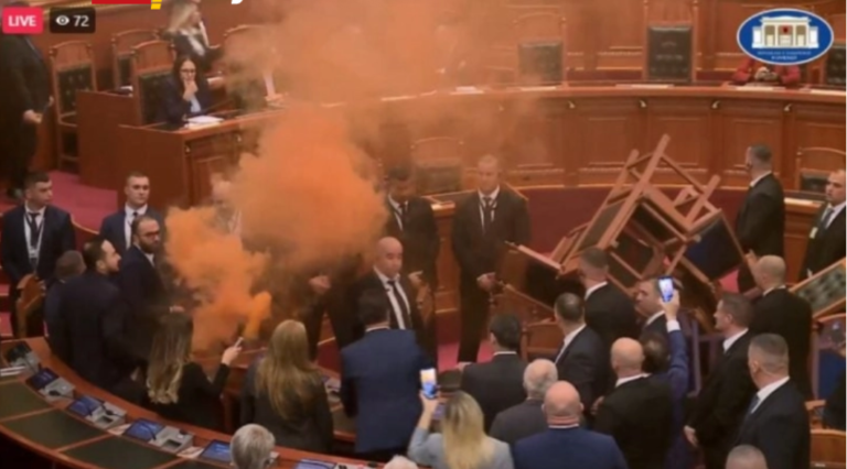 Нов хаос во албанскиот Парламент