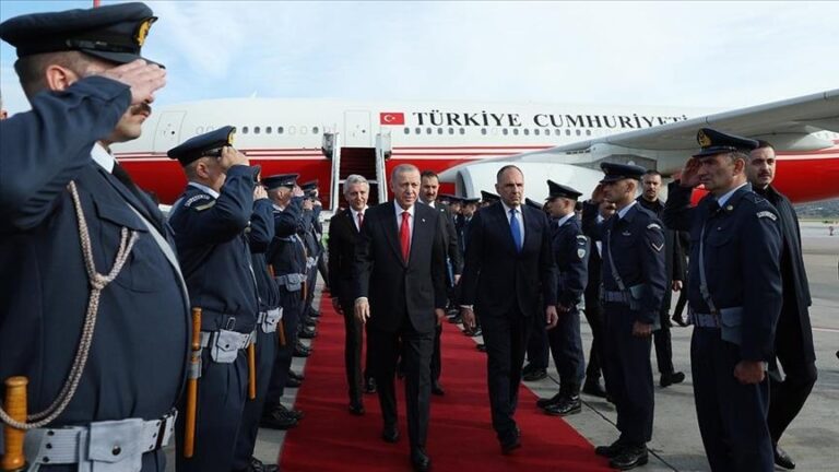 Турскиот претседател Ердоган пристигна во посета на Грција