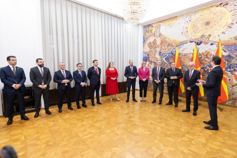 (ВИДЕО) Пендаровски ги прими членовите на преодната Влада, од ВМРО-ДПМНЕ не дојдоа