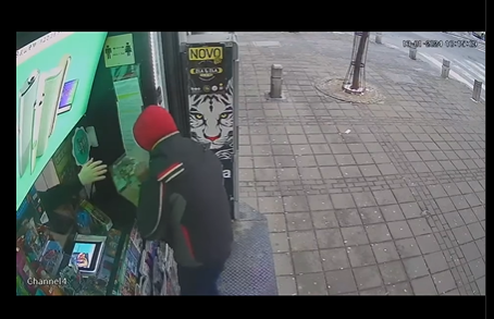 (ВИДЕО) Срамна кражба во Белград – среде бел ден, маж ја грабна кутијата со пари за хуманитарна помош