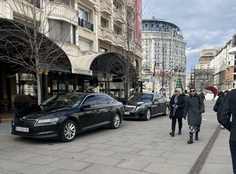 ВМРО-ДПМНЕ: Прв работен ден, прв проект на Талат, паркирање на службениот мерцедес на плоштад за да пие кафе