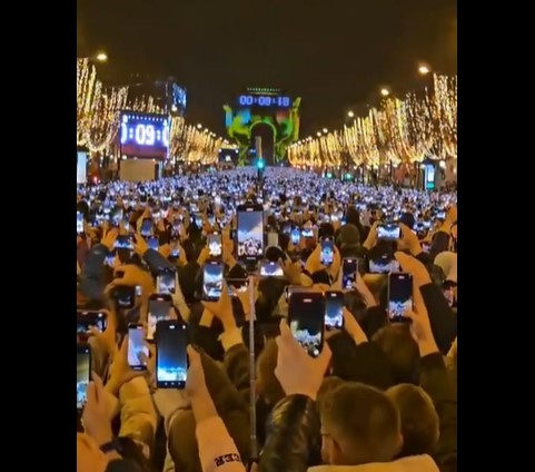 Видео од дочекот на Новта година во Париз, тажна реалност на денешницата!
