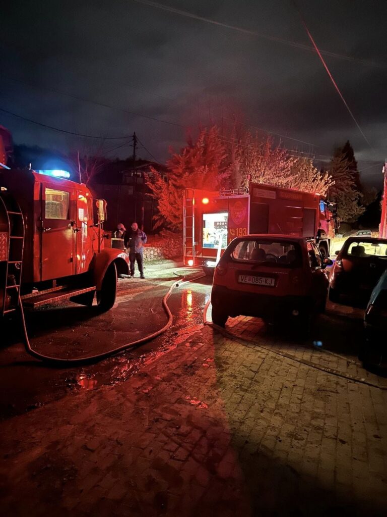 (ВИДЕО) Јанчев: Запалено возило и гаража, ТППЕ Кавадарци интервенираше со 3 возила и 6 пожарникари