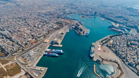 Србија сака да купи дел од пристаништата во Пиреја и Солун, Вучиќ вели: „Имаме пари, тоа не е проблем -треба да имаме побрз извоз во светот“