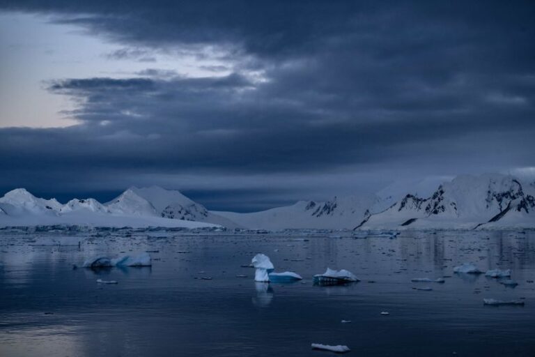 Нивото на мраз на Антарктикот драстично опаѓа, научниците се во шок