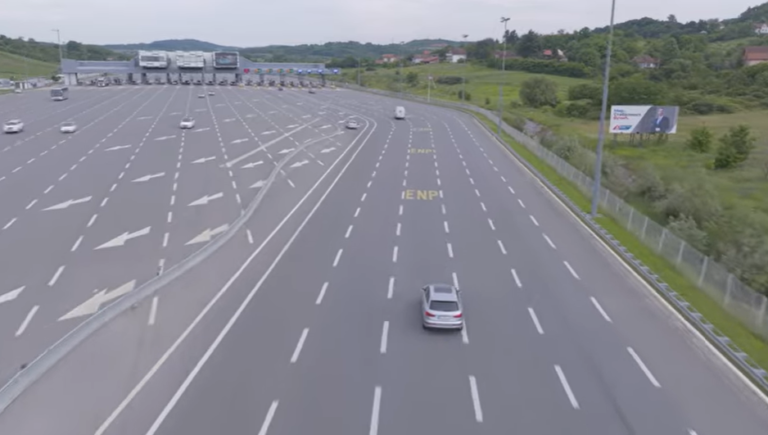 (ВИДЕО) Како во Србија се градеа модерните патишта!