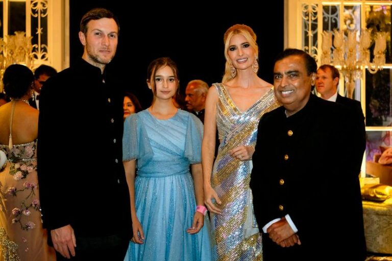 Закерберг, Гејтс и Ријана меѓу гостите на гала прославата на синот на индиски богаташ
