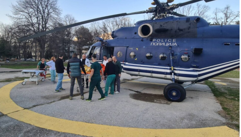 Полициски хеликоптер пренесе повредено лице од Шар Планина до Клиничкиот центар во Скопје