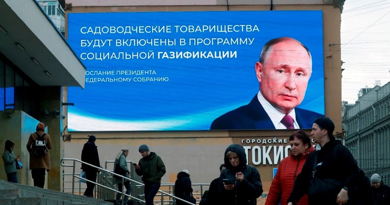 (ВИДЕО) Русија мора да биде уште посилна, поцврста и поефикасна, порача претседателот Владимир Путин од неговиот изборен штаб