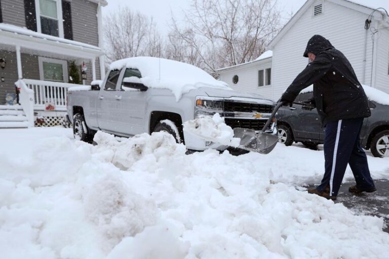 Силна снежна бура го зафати североисточниот дел на САД, има и жртви