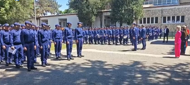 (ВИДЕО)  Новите полицајци ја запеаја „Бисер Балкански“