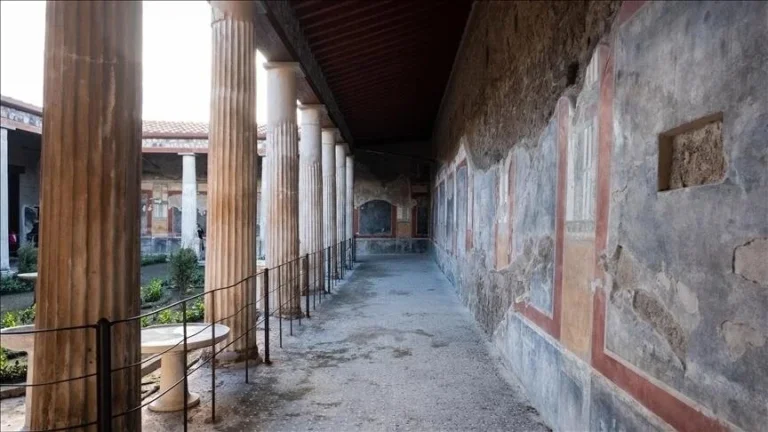 Фрески од Тројанската војна откопани во Помпеја, Италија