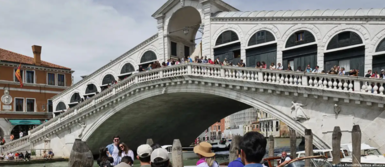 Венеција од денеска наплатува дневна такса за туристи