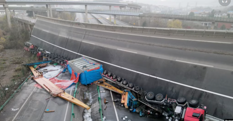 Се урна дел од автопат во Кина, најмалку 19 загинати