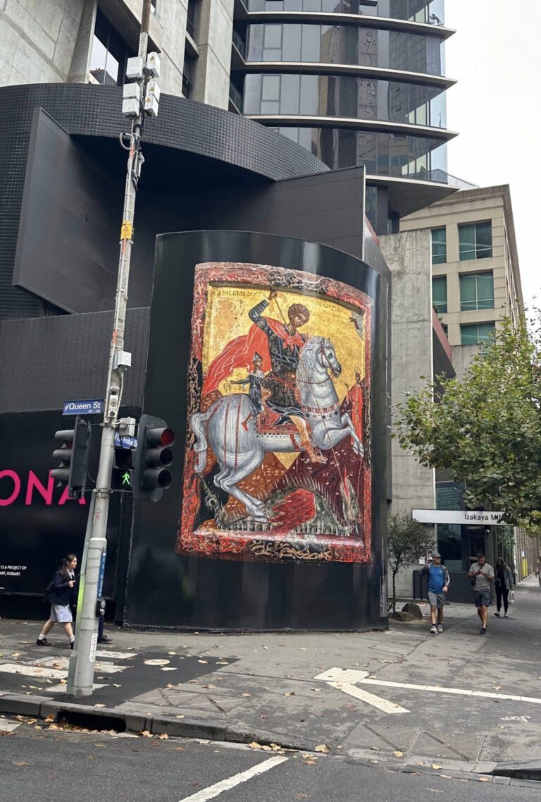 (ФОТО) Поставена огромна икона на Св.Ѓорѓи во центарот на Мелбурн, Австралија