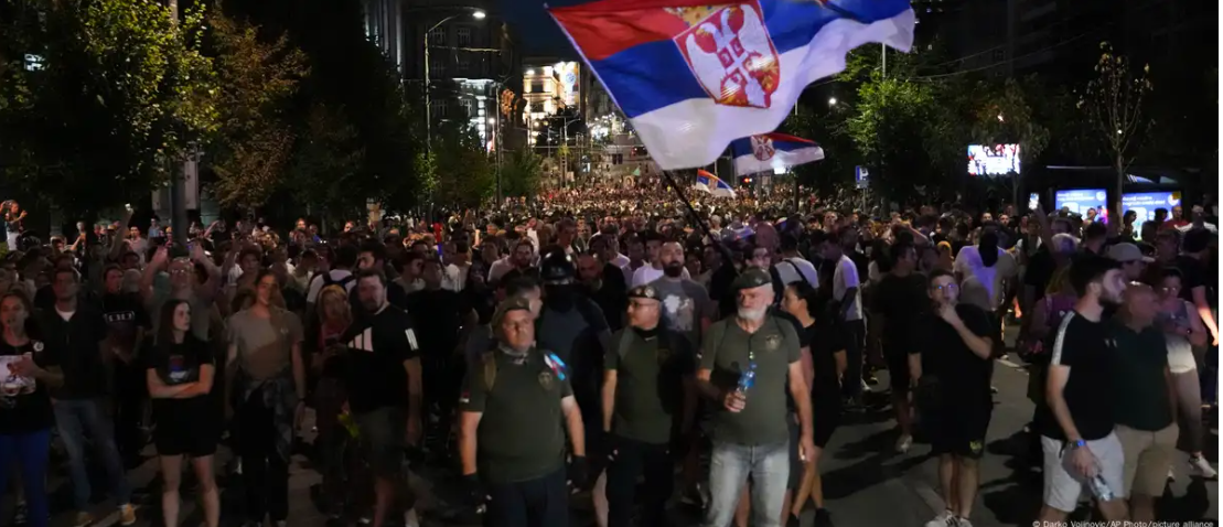 Србија: Хаосот на улиците може да тргне во која било насока