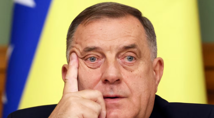 Владата на Словенија му забрани влез на Додик
