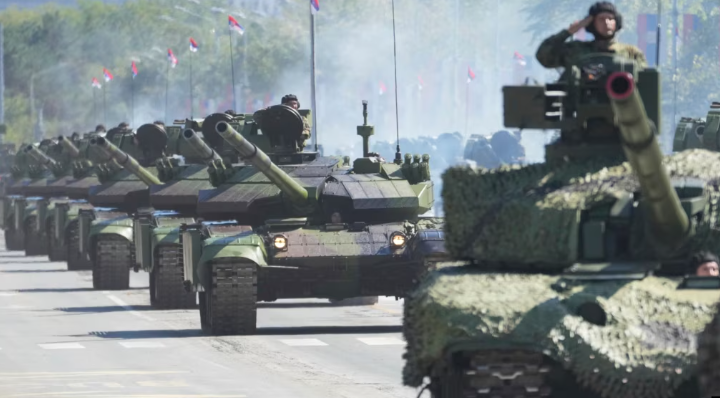 Воена парада во Белград, истовремено мирен собир за поддршка на армијата
