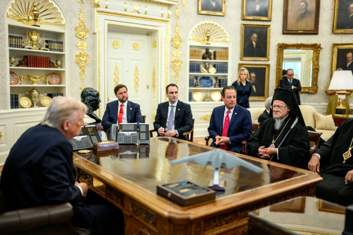 Гувернерот на државата Атос го покани Доналд Трамп да ја посети Света Гора