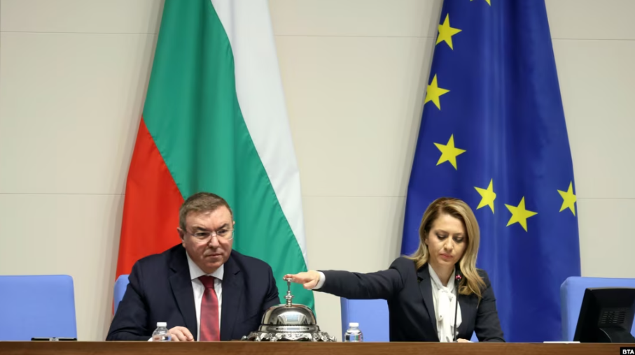 Бугарскиот парламент едногласно ја прифати оставката на владата