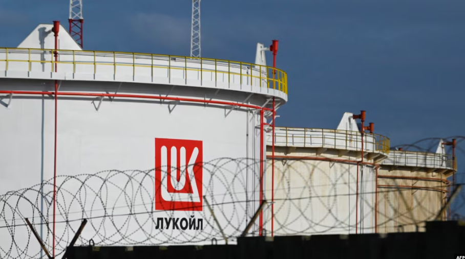 „Лукоил“ ќе ги продаде своите странски средства на американската компанија „Карлајл груп“