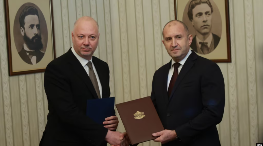 Жељазков му го врати на Радев мандатот за нова влада на ГЕРБ, повика на избори на крајот на март